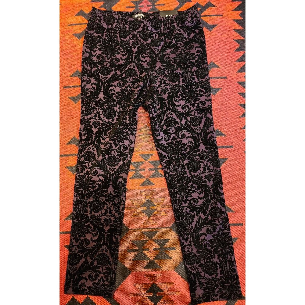 NEW Roz & Ali Purple & Black Velvet Damask Print Leggings M